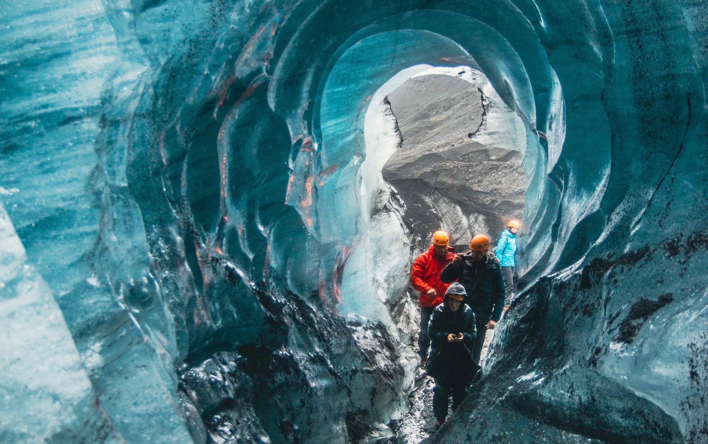 卡特拉火山冰洞