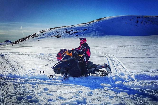 艾雅法拉冰盖雪地摩托之旅